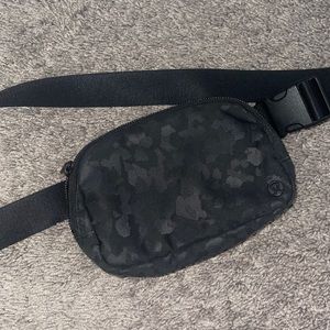 LULULEMON WEAR EVERYWHERE BELT BAG